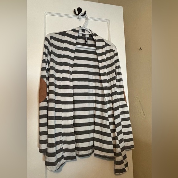 Grey, white with Carmel elbow pad - Picture 2 of 2